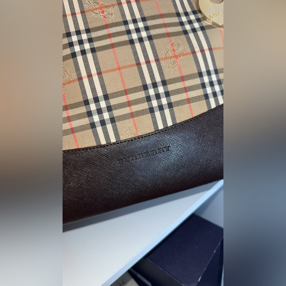 Burberry Haymarket check tote with top zip - Picture 8 of 12